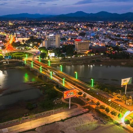 Hoang Thinh Hotel Kon Tum Exterior foto