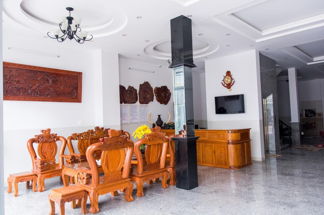 Hoang Thinh Hotel Kon Tum Exterior foto